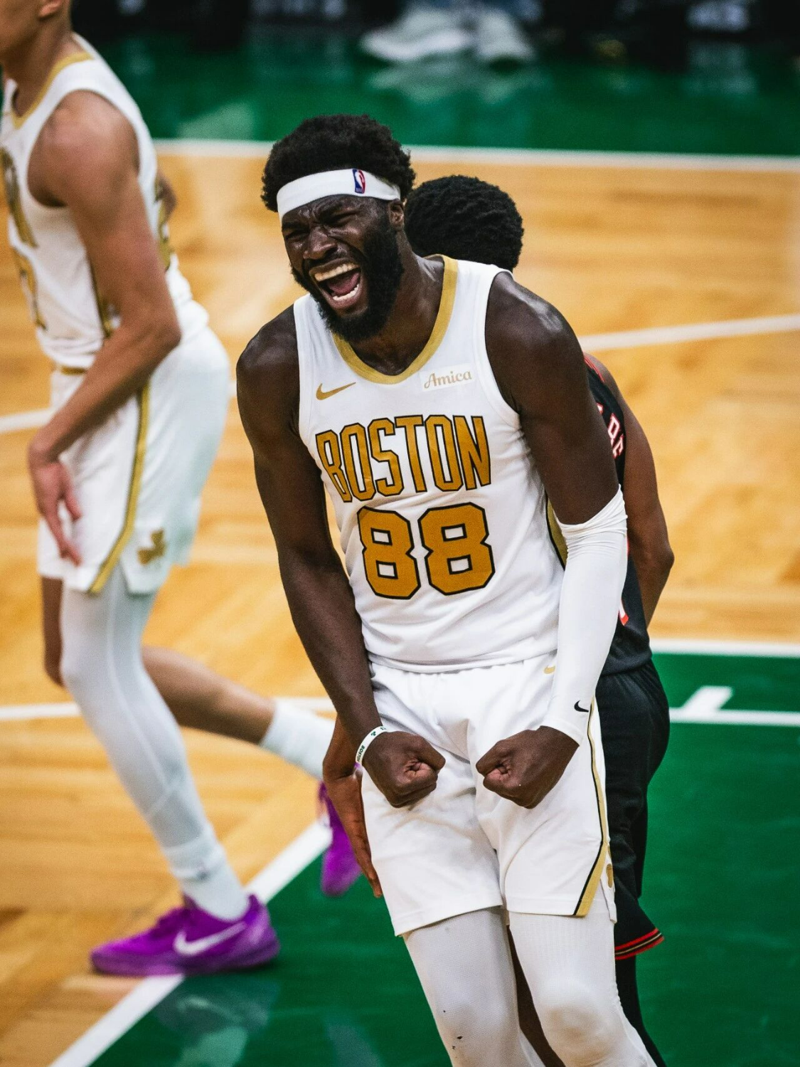 开云体育下载APP-大爆发！单场轰下27+17打爆76人，这可是二轮秀，不愧是绿军啊