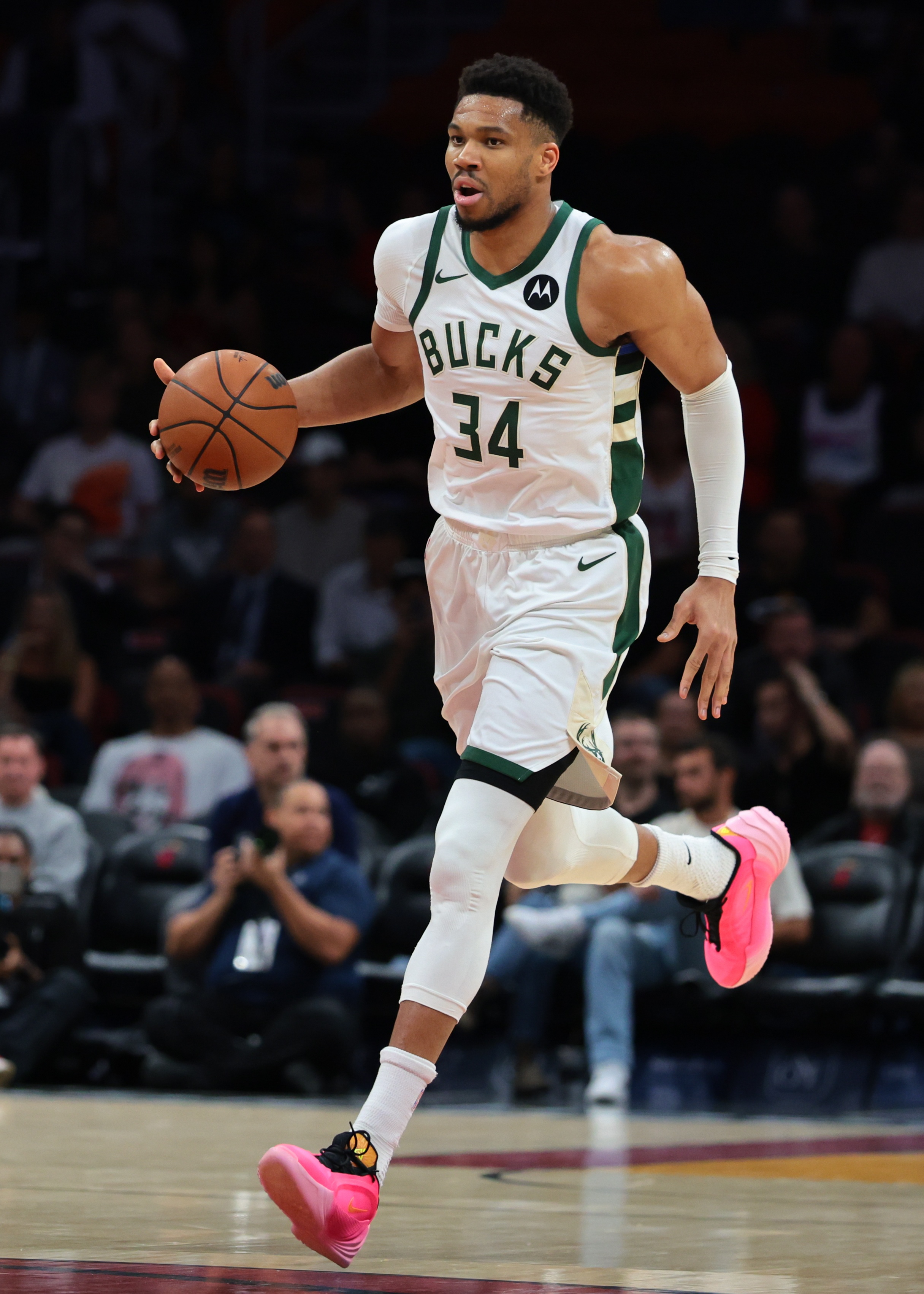 开云体育下载网址-里弗斯：字母想兄弟同台但他没完全康复 我夹在中间进退两难